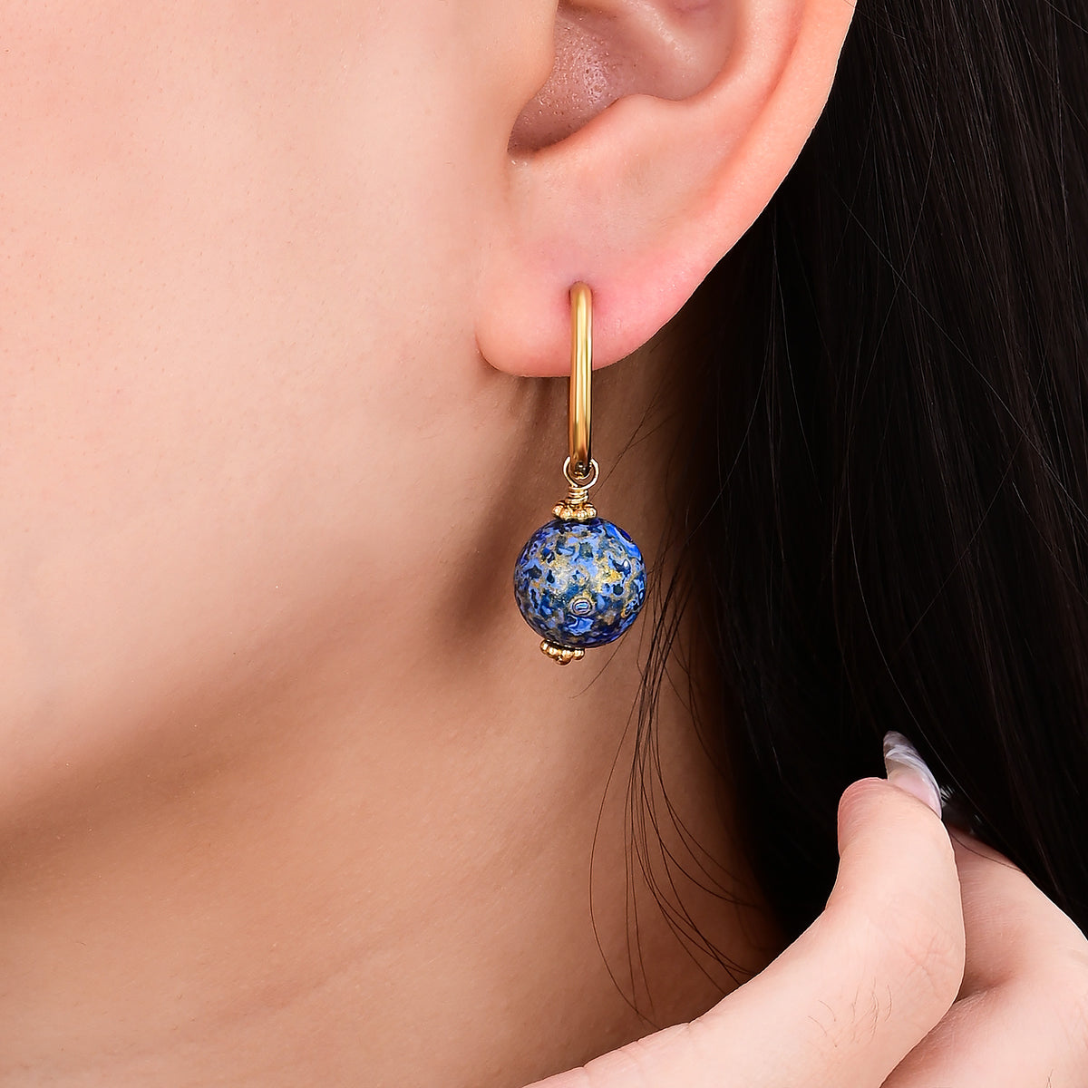 Pendientes de aro con orbe moteado Sapphire Sky