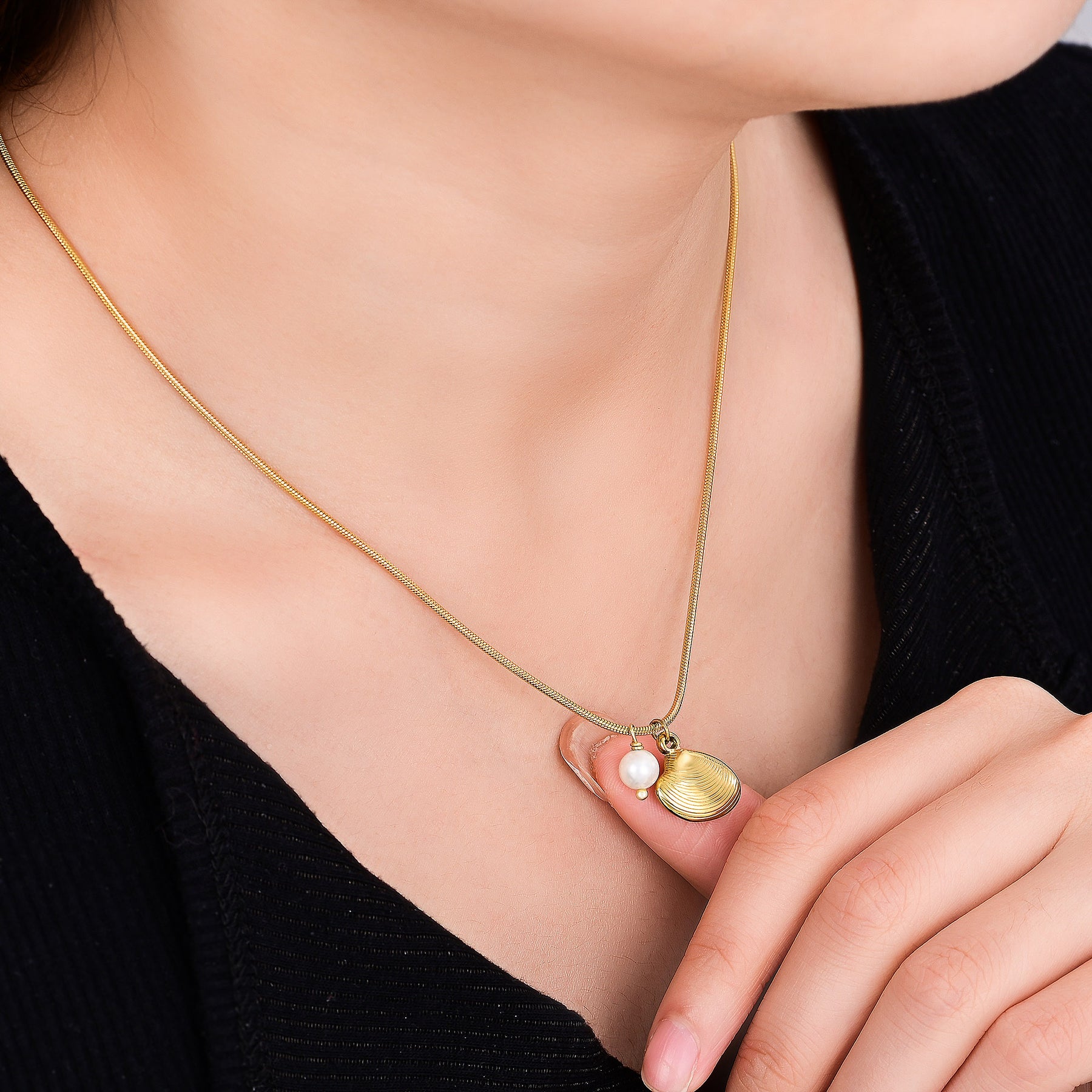 Golden Shell Pearl Necklace