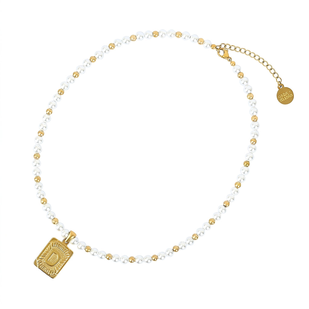 Collar con inicial de encanto sureño