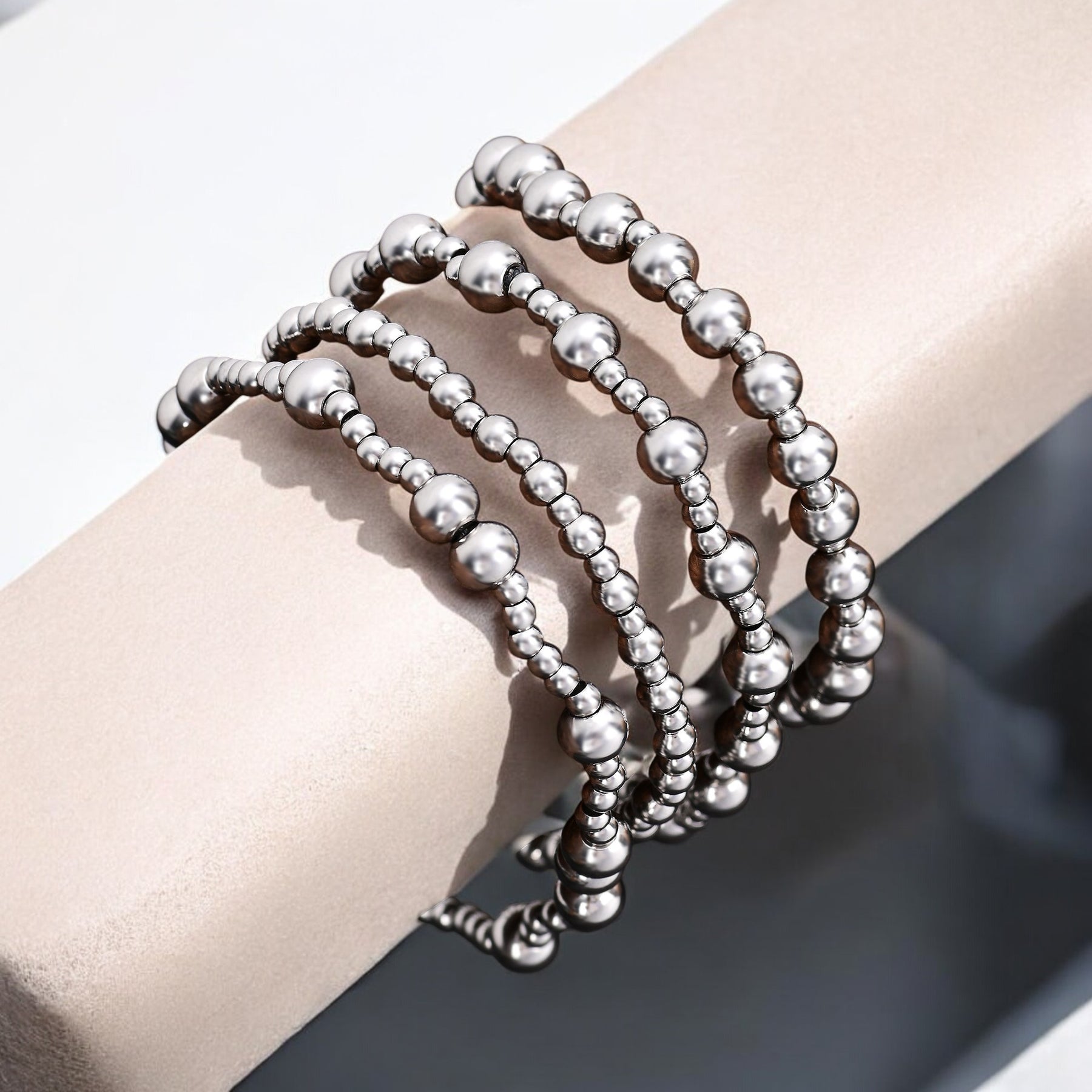 طقم أساور بلاتينيوم أنيق